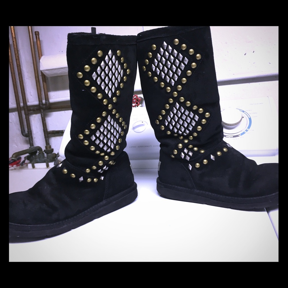 Black Avondale Ugg boots